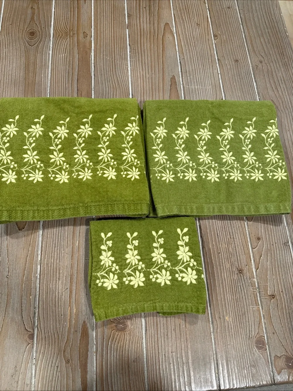 MCM Dundee Golden Crown Towel Set 3pc Avocado Green Floral Vine Retro Cotton USA